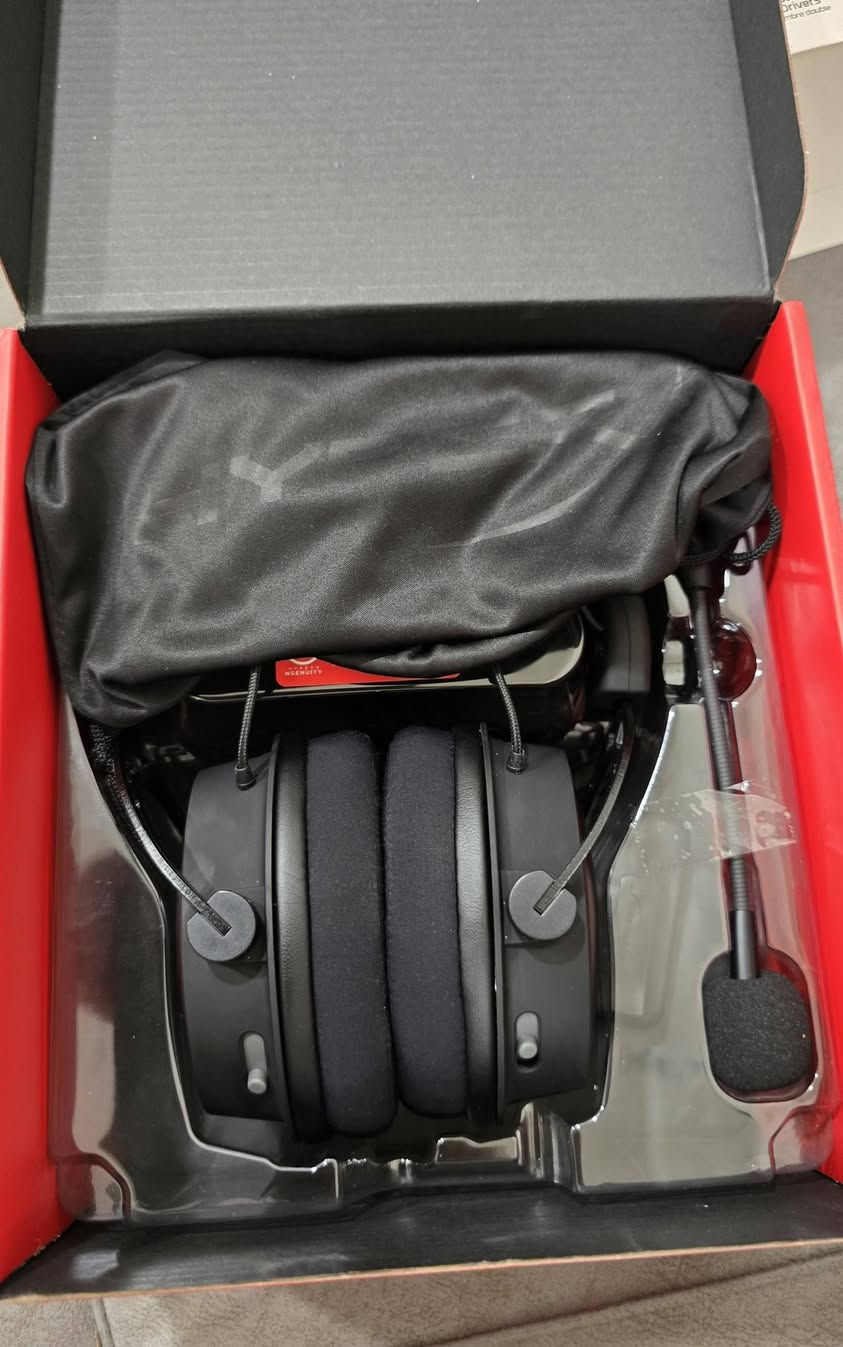 للبيع سماعة HyperX Cloud Alpha S 

السماعة استعمال خفيف ونظيفة كلش، وحالتها ممتازة ومبينة من الصور.

وياها جميع الملحقات الأصلية:

- المايك
- الواير
- كرت الصوت USB
- الجنطة مالتها
- الكارتون

تدعم جميع المنصات وتشتغل على أغلب الأجهزة، منها البلايستيشن، الإكس بوكس، البي سي، اللابتوب، والموبايل.

السعر 85 ألف ، وبي مجال بسيط للطيبين.


**إذا كنت صاحب هذا الإعلان وتريد حذفه لأي سبب، رجاءا أرسل رسالة إلى الدعم الفني**
