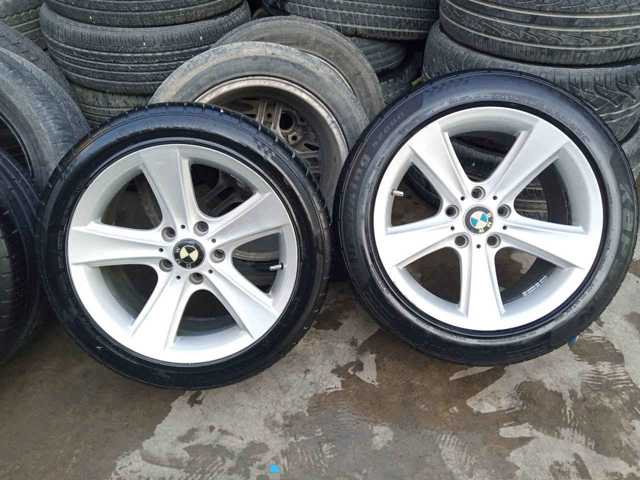 تاقم تایە ویلی هامان 17 دوو سایز بێ بۆیاخ 
بەشەرتی بێ لەرزین و بێ خواری بۆ گۆرینەوە
بە هەر وێلێ بێ کێشەم نیە لە سلێمانیم
***********
***********
