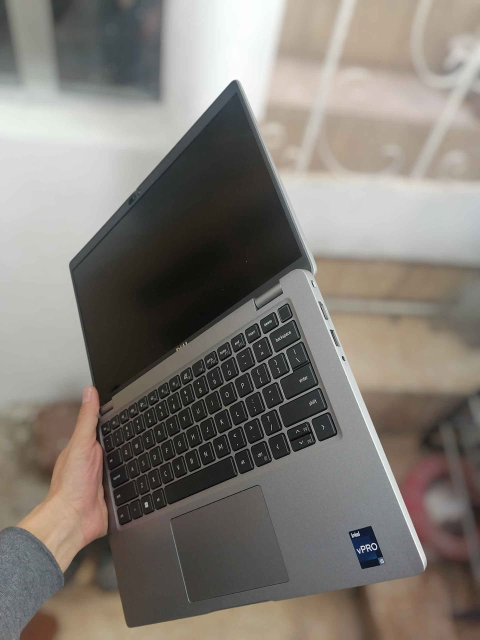 Dell latitude 5440 
14" inch 1920x1080 مانعة للانعكاس
Core i5 1350p
ram 8gb ddr5 4800mhz
ssd m.2 nvme 512gb
fingerprint built in with power button.

بصمة+ face id + كيبورد ضوئي

مكاني الموصل
واتساب *********** موصل, نينوى
