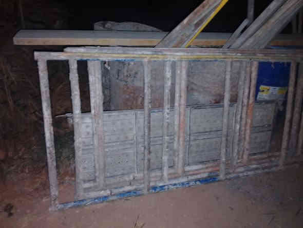 السلام عليكم 
سكلات للبيع عدد 2 عرض 80 سعر الواحد 60 
دوسه خشب جديده ب30 
براميل مي الواحد ب20 
عربانه سعرها 30 
اي استفسار ***********
