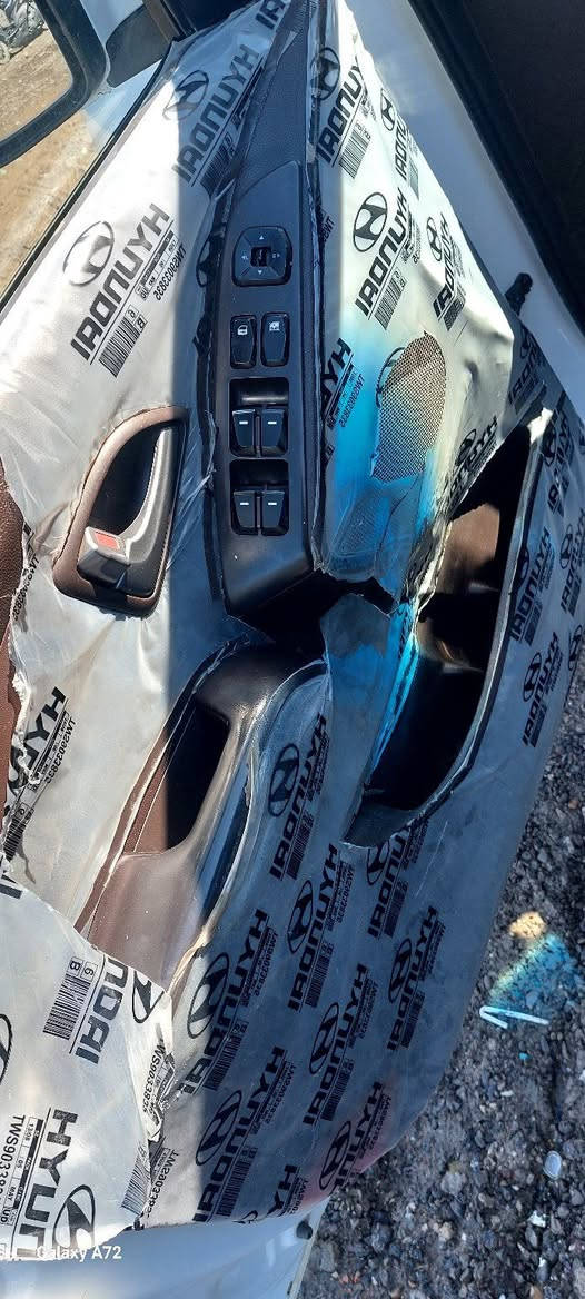 توسان 15 خليجي مكفوله صبغ ومحرك وكير
بغداد رقم الدولي باسمي لايت لد بك لايت لد
مراوس حسب القناعه
***********
