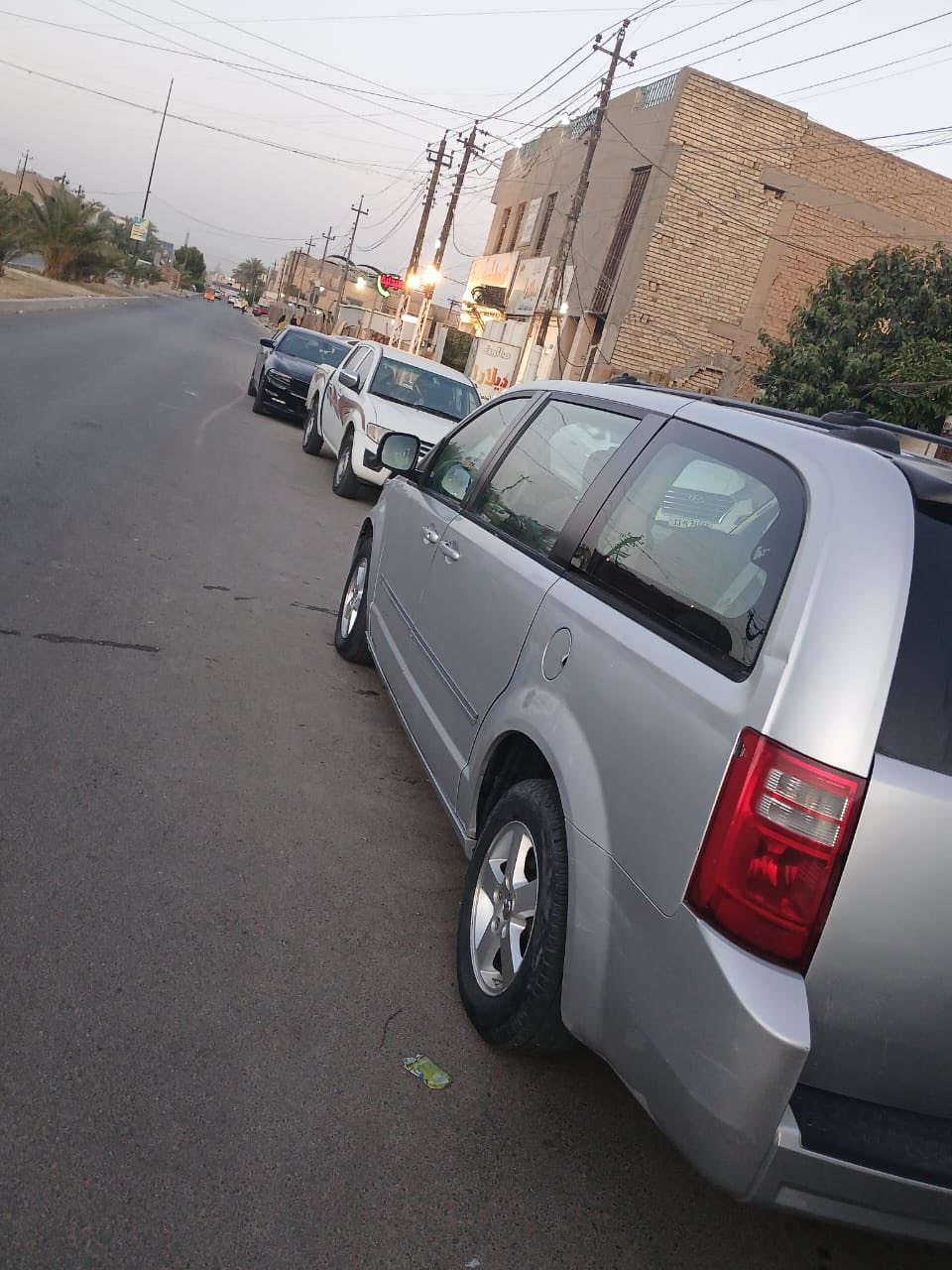 دوج كرفان موديل 2008 
رقم بغداد 
بيبان كهربائي كشنات كهربائية 
محرك 3800 
تبريد تدفئة شغال 
السعر 95 وبيها مجال 
***********
