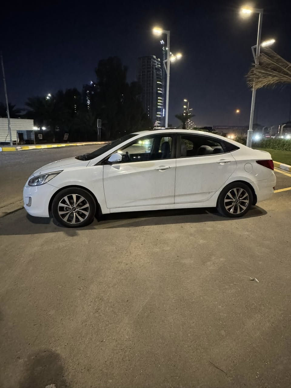 السلام عليكم اكسنت مواصفات بلو موديل 16 للبيع
مواصفات بانوراما ويل كروم بلادي اشاير مري تحكمات ستيرن داخل لونين اسود وبيجي حدادية 100‎%‎ تبريد ثلج بيها بارد بالباب الخلفي فقط تايرات تخم جديد 

ماشية 107km سيارة على وضع الشركة 

مناقصها شي مكانها بغداد الغزالية سعر $118

***********
