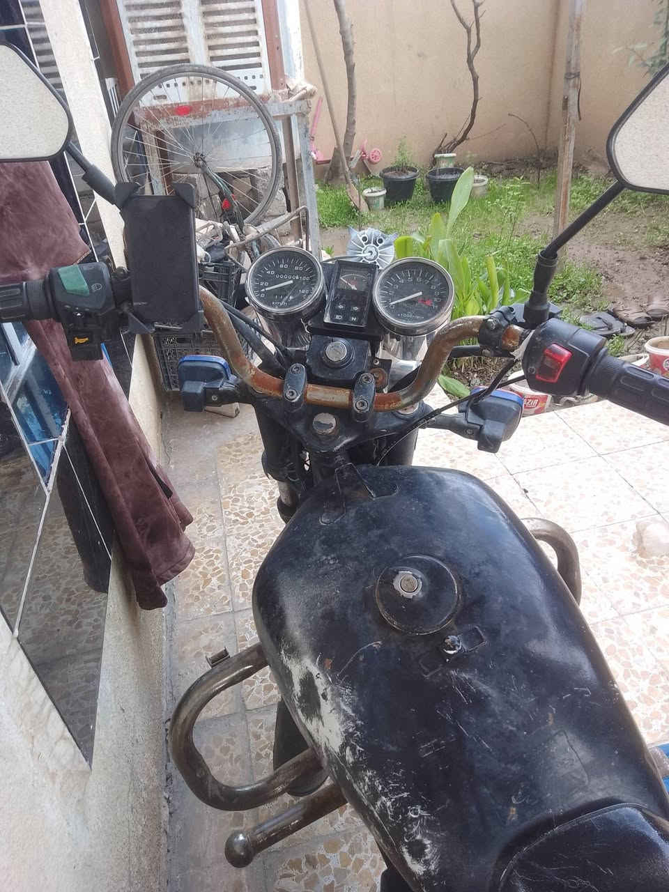 موطور هارلي نضيف فقط اعوزو دوسه والتاير الوره تعبانه كلشي شقال سلف اشاير لايت عالي ناصي موطور مال جنيه السعر 230 وبي مجال بسيط مكاني حمام العليل


**إذا كنت صاحب هذا الإعلان وتريد حذفه لأي سبب، رجاءا أرسل رسالة إلى الدعم الفني**