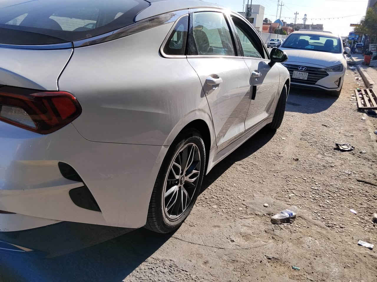 ك5 خليجي مديل 21 
مواصفات فول واحد على واحد
سقف  بنوراما  
رقم اربيل 
مكينه 2000 
بيها قطعه باب وبنيد راس البنيد فقط تكحيل صبغ وحده تعديل بارد باب وره السايق فقط
مكاني النجف السعر 170 
***********
