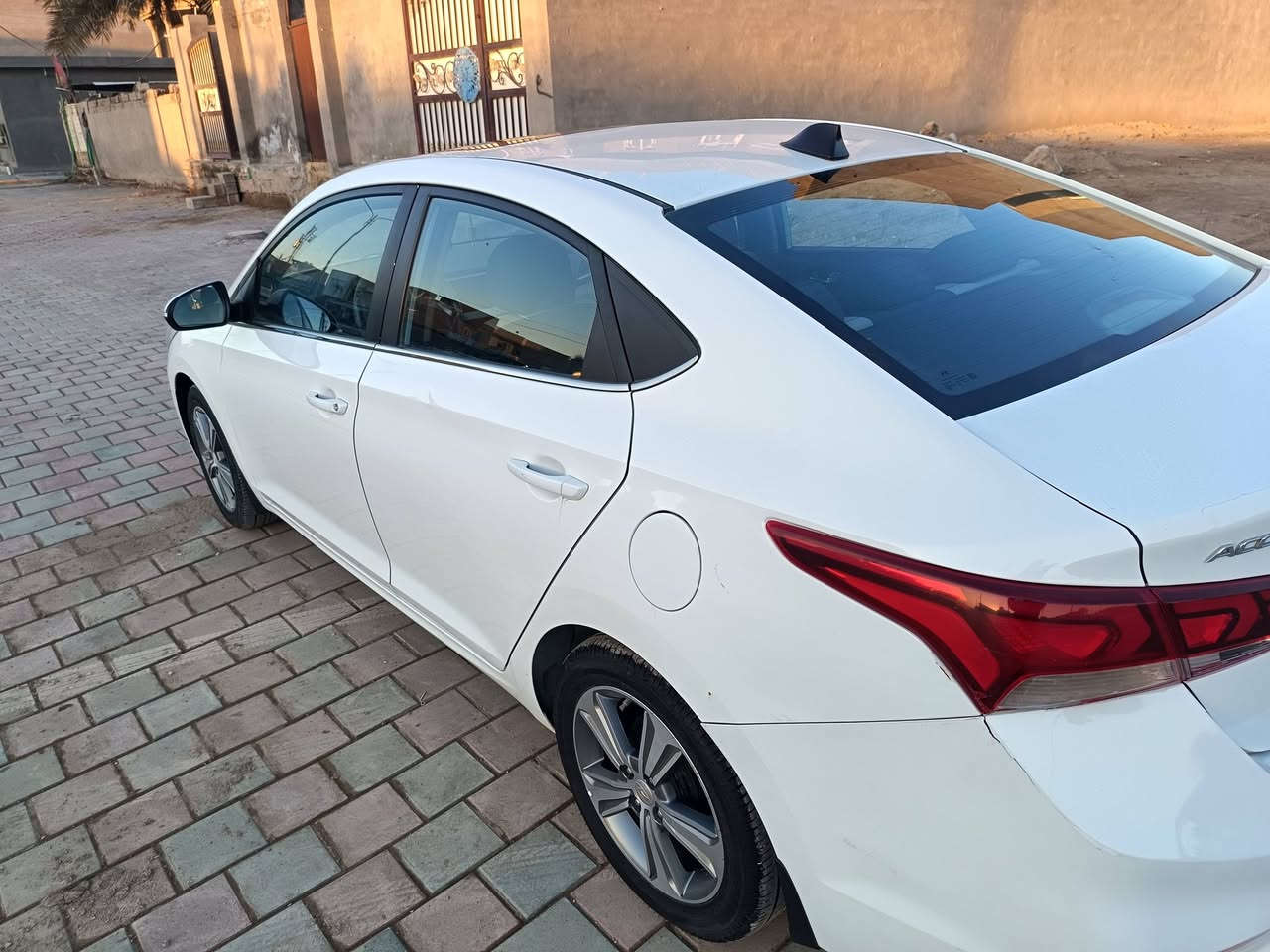 السلام عليكم
سياره اكسنت ٢٠١٩ محرك ١٦٠٠ خليجي سياره نضيفه مال بيت تدفئه تبريد شغالات تخم تايرات اشاير بلمري بيهه بارد شبر بلبنيد وجاملغ جهه السايق صغير قطره صبغ مابيهه ماشيه ١٢٥ السعر ١٢٤ وبيهه مجال
الاتصال علرقم ***********
