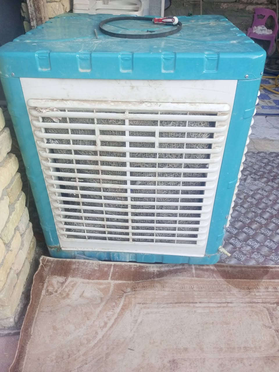 مبردة البيع جديدة كلش اي.  شي مابيه. واللة كلش نضيفة ب90 وبينة مجال ***********
