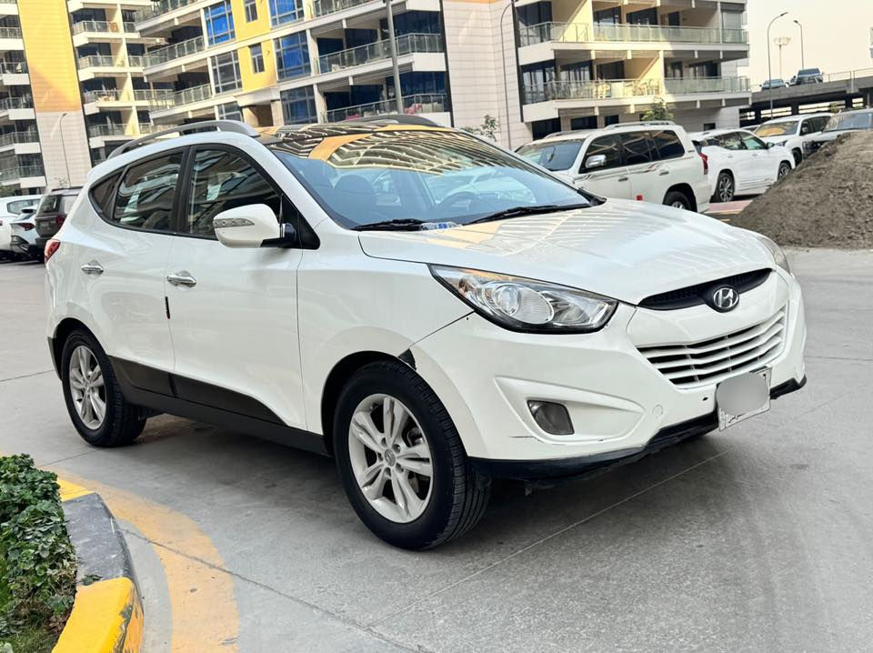 موديل 2013 خليجي (الشركة العامة)
محرك 2000 دوش بأسمي 
السياره جديده وجاهزه من كلشي
 تبريد - تدفئه حداديه تخم تاير 
بيها قطعة وحدة ومبدل بلادي ( بنيد )

السعر 138 وبيها مجال حگ الجيه

عنوان السياره -  بغداد - الشعب

( *********** )
