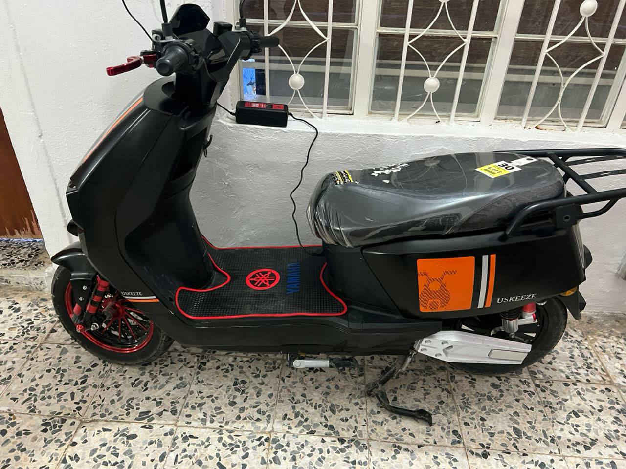 السلام عليكم
ماطور شحن للبيع 
اخو الزيرو ماشي بس 1750 كيلو 
دبل بصمة 
دبل سويج 
دبل كارت 
بطاريات 6 دبل 32 امبير 
ماطور شرط كلو 
السعر 325 وبيه مجال بسيط رقمي 
‏‪ ***********‬‏
