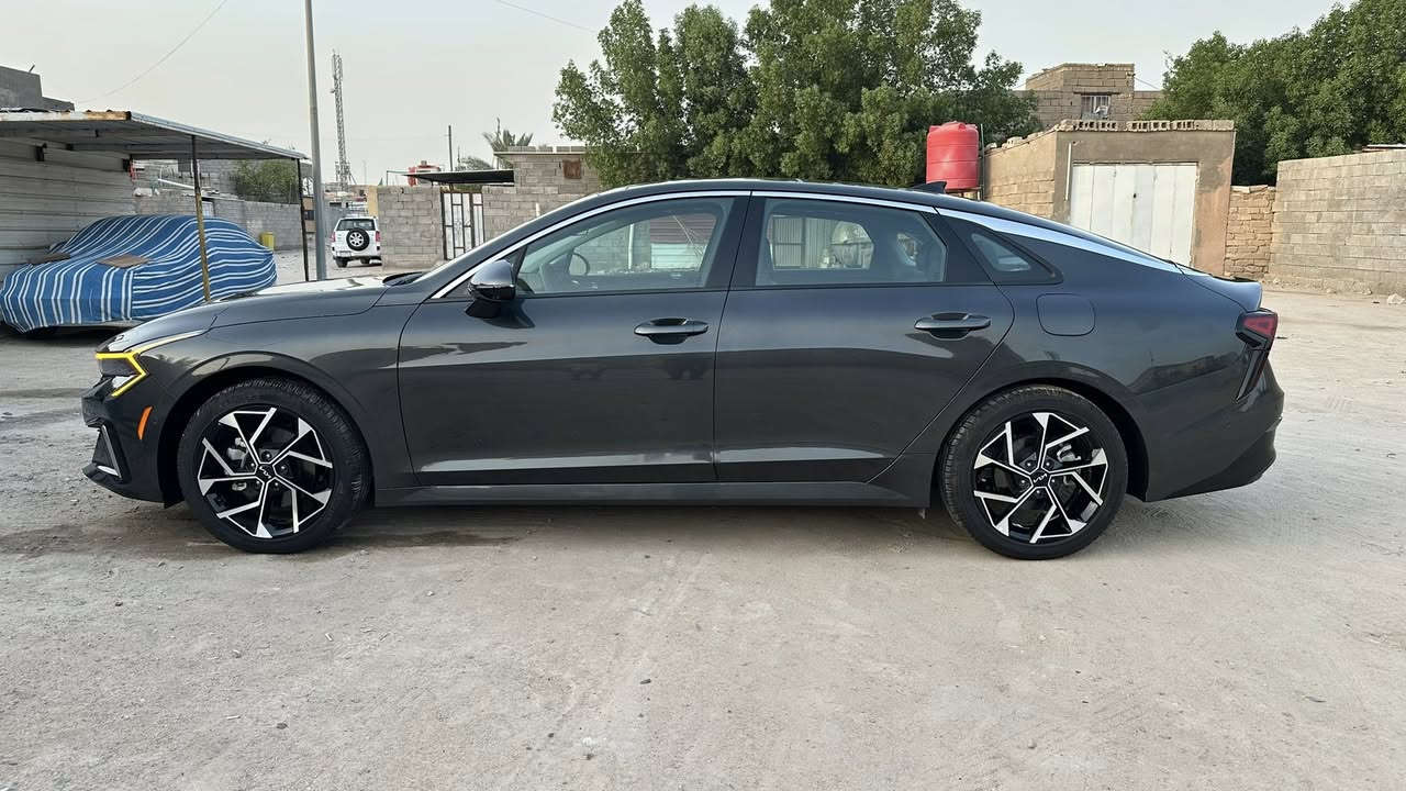 كيا K5 EX موديل 2025 

✅ محرك 2.5 لتر بقوة 191 حصان
✅ قير أوتوماتيك 8 سرعات
✅ شاشة معلومات وترفيه 12.3 إنش
✅ شاشة عدادات رقمية 12 إنش
✅ Apple CarPlay و Android Auto لاسلكي
✅ شاحن لاسلكي للجوال
✅ مقاعد جلد كهربائية مع تبريد وتدفئة
✅ فتحة سقف بانورامية
✅ نظام صوت Bose فاخر
✅ مثبت سرعة ذكي وأنظمة أمان متقدمة
✅ كاميرات محيطيه وحساسات أمامية وخلفية
مكان السياره البصرة - خور الزبير 
📞 للاستفسار -***********
