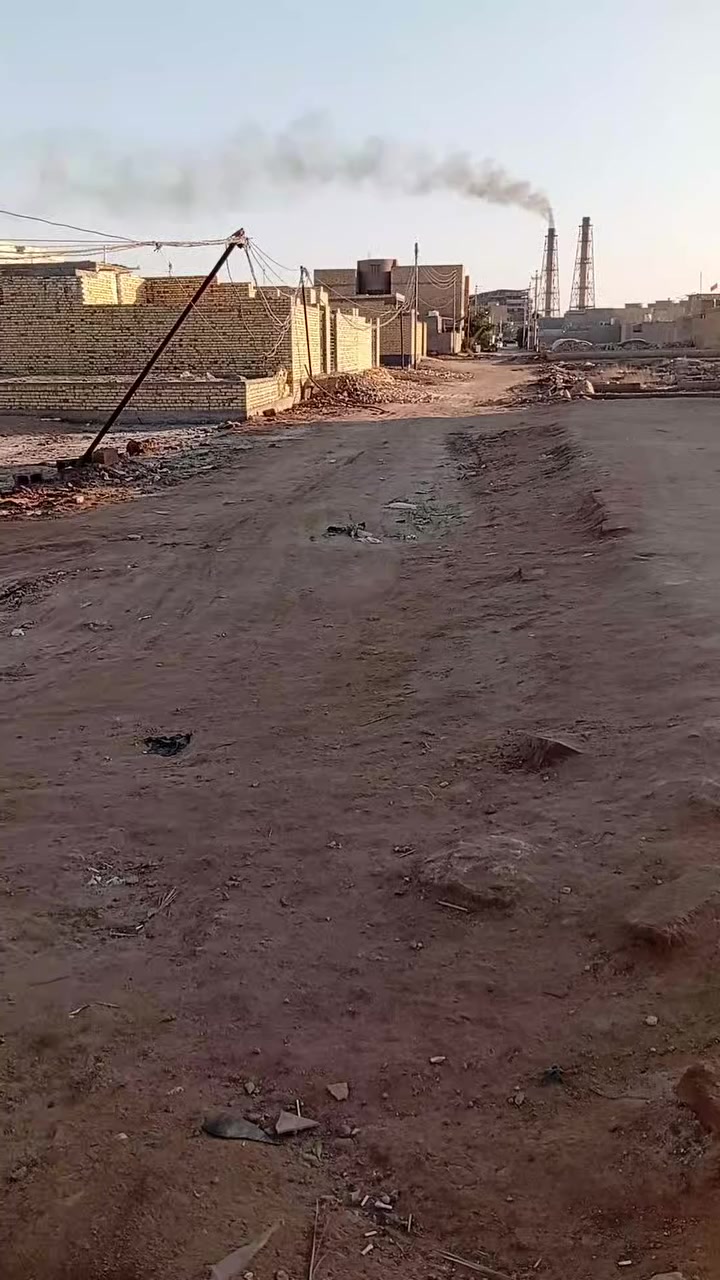 بيت بلوك ٢٢٠ م غرفتين وصاله وصحيات. عكاده كهرباء وماء وسحب متوفر وبراس الشارع مجاري.  السعععررر     ٣٧.  والشراي يتصل ***********
