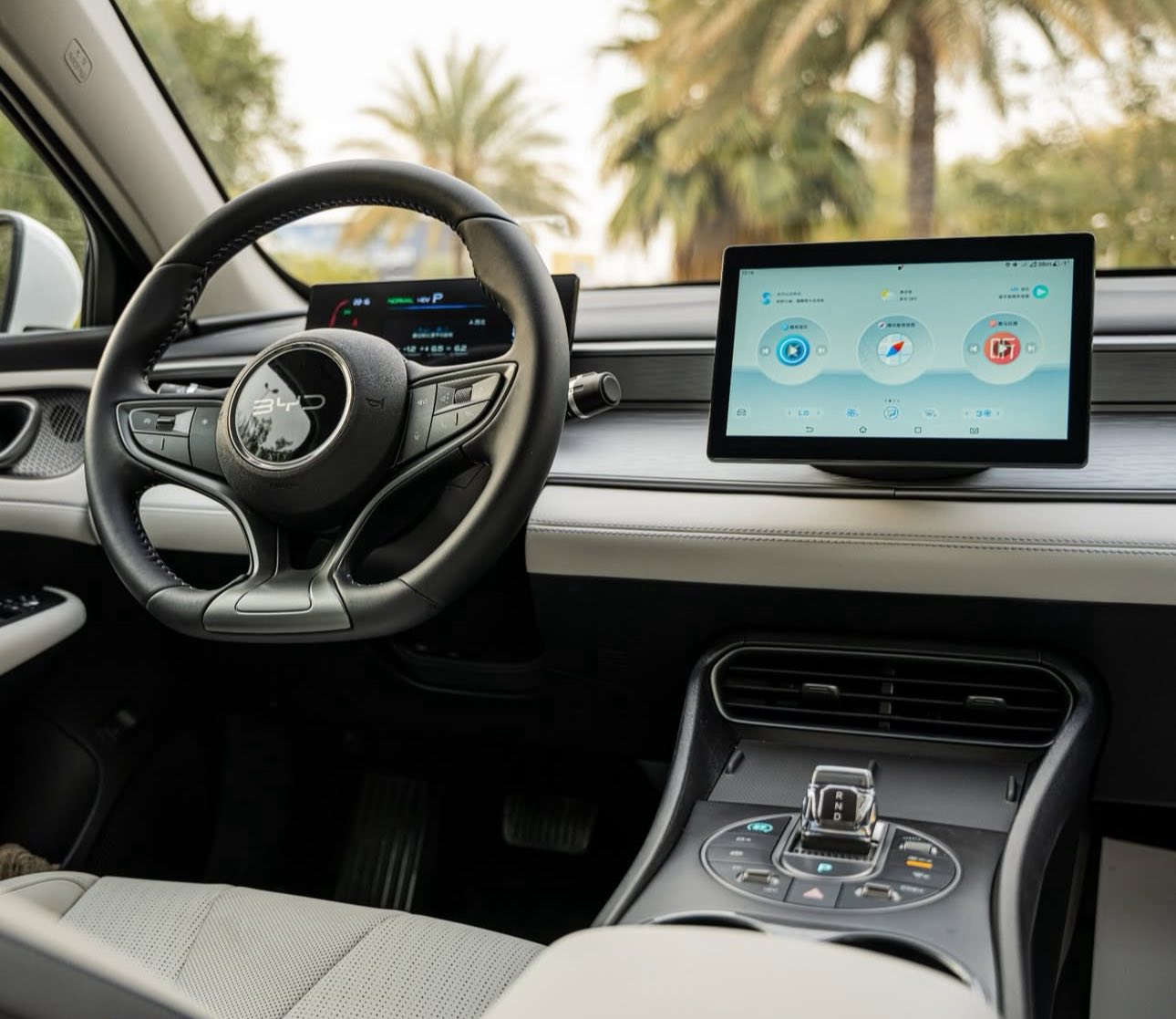 مرحبا عندي بي واي دي للبيع ماشية اقل الف مستعجلة عليها داسوي عملية سيارة بأسمي اخذتها ب19 رايدتها ب17 مليون رجاءا شراي يتصل***********‬
