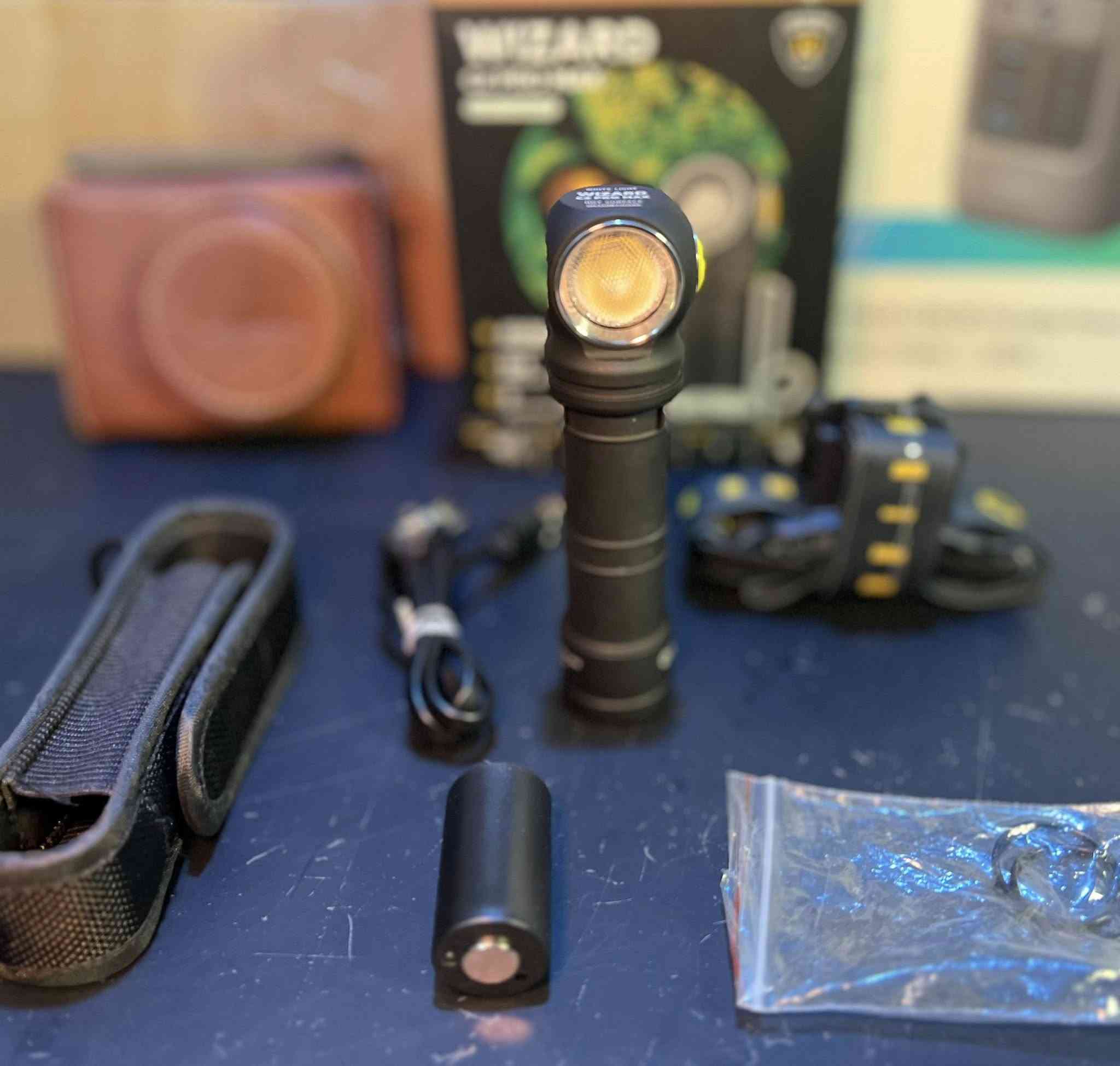 متوفر لايت راس او محمول
من شركة (ارمي تك)  Armytek Wizard C2 Pro Max

مستخدم نضيف كامل ماحقات 

قوه الاضائه 4000 لومن 

114 متر

بطاريه 5 الاف


**إذا كنت صاحب هذا الإعلان وتريد حذفه لأي سبب، رجاءا أرسل رسالة إلى الدعم الفني**