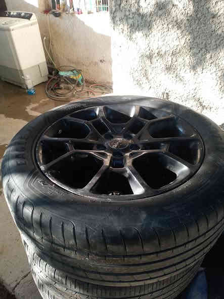 طخم ويل مع اطارات نص عمر نضيفه جارجر 4ويل قياس 19.55.235السعر250بغداد علما الويل لاعواج ولا تصليح ***********
