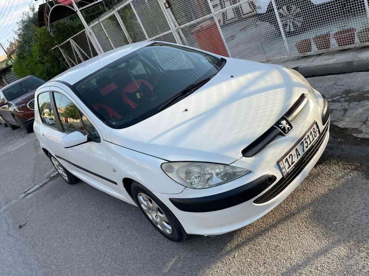 بيجو307 موديل 2005  تدفئه تبريد طخم تاير جديد شاشه كامره داخل جديد رقم نينوى انكليزي بيها الجاملغ الامامي والدوسه صبغ فقط السياره بسمي سنويتها جديده 
السعر 52 وبيها مجال
***********
