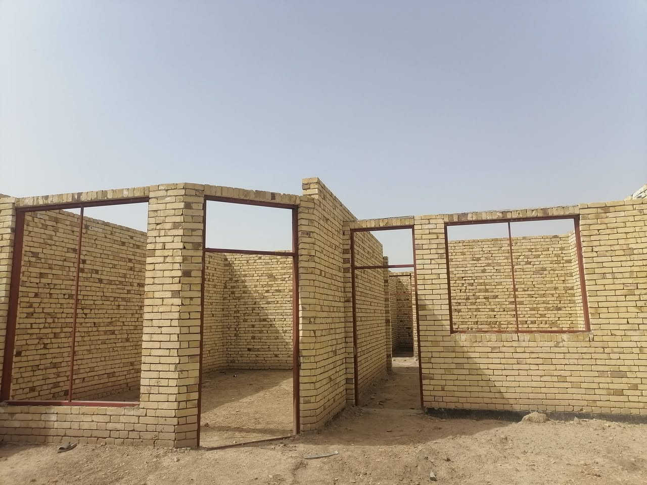 بيت هيكل بحي شهداء زراعي  عن طابو 60متر المساحه 250
غرفتين 5×4
صاله 8×5
المطبخ 5×4ونص
دوانيه 8×5
ماي ومجاري وكهرباء
وشارع 8امتار
***********
