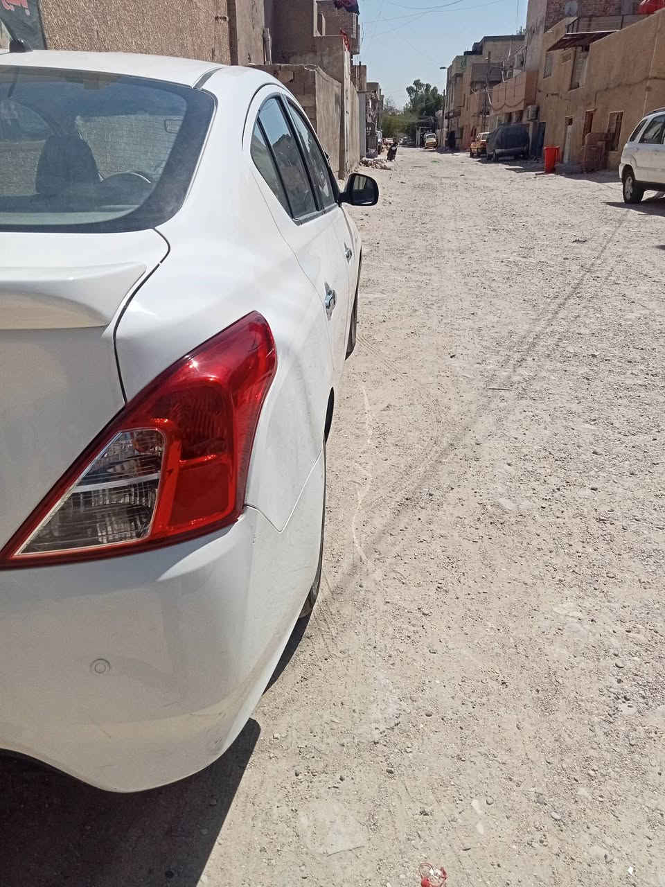 سلام عليكم نيسان سني هندي موديل 19 رقم بغداد جديد
كير مكينه شاصي مكفول 
بيهه بس جاملغ مبدل الأيسر مال حاويه نفس لون 
1_دسكات +بنات جدد 
2. طبلات +روس رواط +شمعات جدد 
3.دوشمه ارضيهه +كشنات 
4.تخم تاير جديد 
سياره جاهزهه من كل النواحي 
مكان بغداد مدينه الصدر 
سعر 110 
رقم الهاتف ***********
