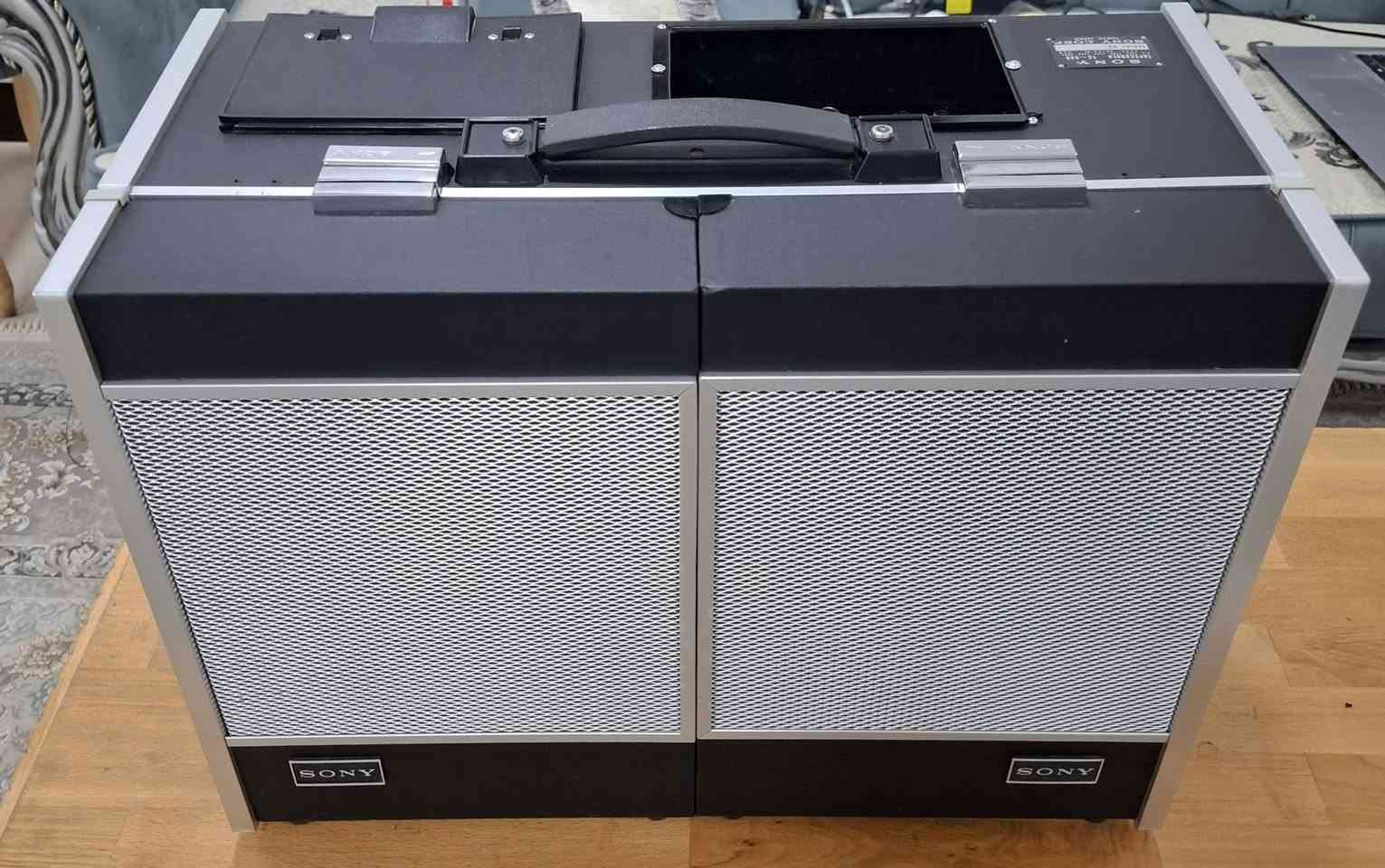 مسجل تيب ياباني ناطق ماركة : SONY TC-540
صناعة : 1969
4 سماعات : 2 داخليات و 2 خارجيات
الواير الاصلي
نظافة ممتازة
السعر نهائي : 350 الف مع التوصيل
السعر نهائي : 350 الف مع التوصيل


**إذا كنت صاحب هذا الإعلان وتريد حذفه لأي سبب، رجاءا أرسل رسالة إلى الدعم الفني**