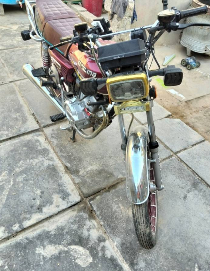 السلام عليكم شباب دراجه ايرانيه سونلك موديل25السعر 700 بيه فطر بل لايت الامامي والاشاير واكفه والقمجي مال كيلومتر  اوراقه كامله بكاني بغداد الرشاد ***********
