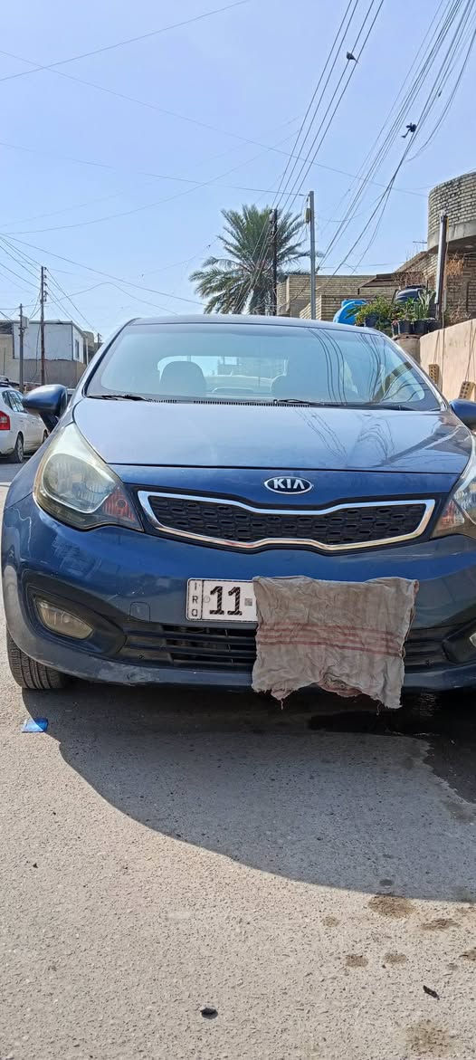 سلام عليكم كياه ريوه موديل 16 بدون دواخل فقط بنيد سياره بأسمي رقم انكليزي تخم تاير جديد سياره شرط التحويل جاهزه من كلشي مكانه السيارة بغداد الدوره ***********
