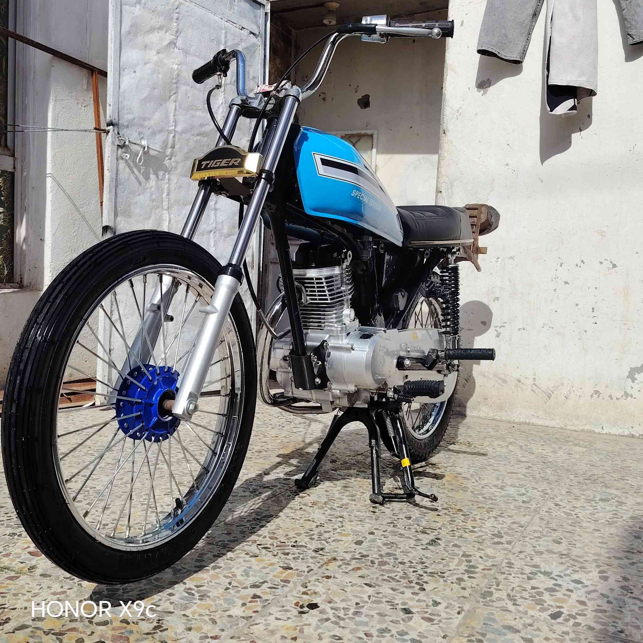 سلام عليكم موديل 25 شاص سكانر تعميره 26 مكينه سجنامه فيلسه ما فلسه السعر 800 وبيها مجال مكان واسط نعمانيه***********
