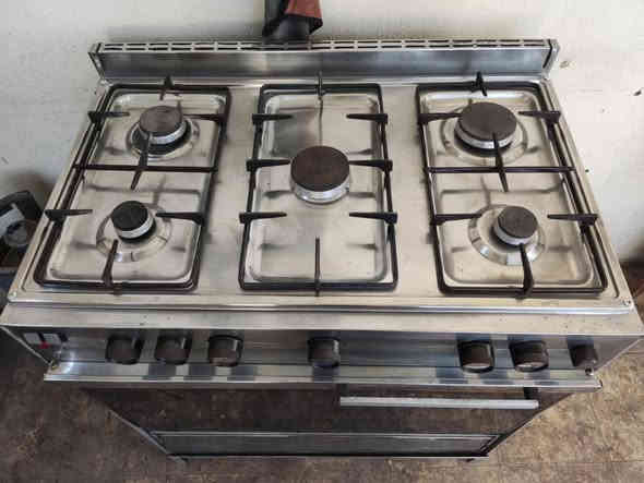 طباخ  عشتار عراقي
 الاصلي باب الاول
 نظيف وشغال على الفحص. والضمان 
  ضمانة شهرين. 
  اي اشكال بي اني خادم
سعره150 وبي مجال بسيط
مكاني نجف  سوك حنون.   ***********

اراوس بطباخات تعبانه. مناسبه
