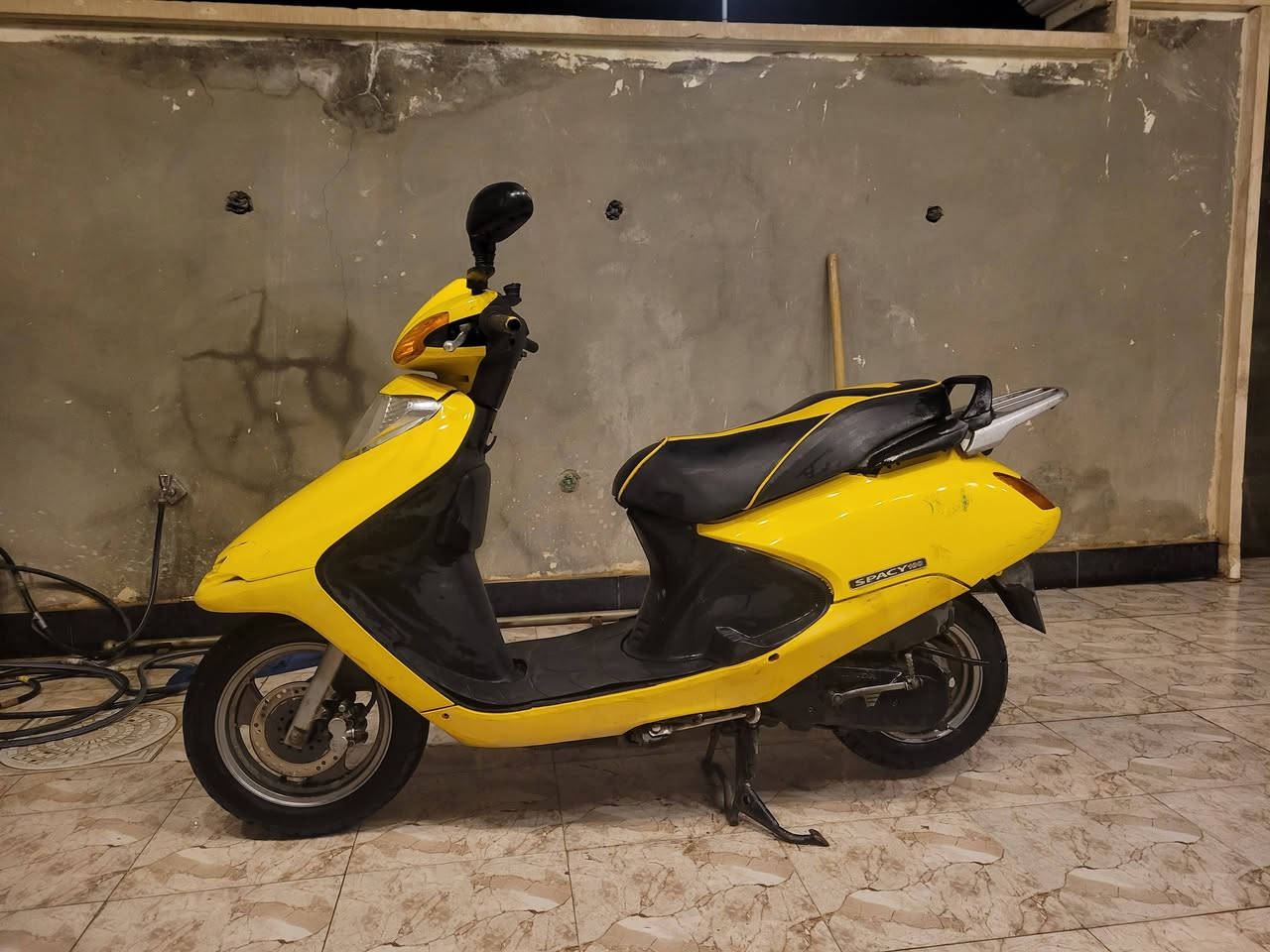 سبيسي ياباني للبيع مفتوحة مرة وحدة فقط ما بيهة شي تجاري كلشي عل ابلاد تخم تايرات جدد نكرة سلف بكل وقت هندر شغال  دراجة ناعمة حيل  شلعة ومعدل خير من الله
باقي التفاصيل خاص او *********** 
مكان كوت زين القوس
