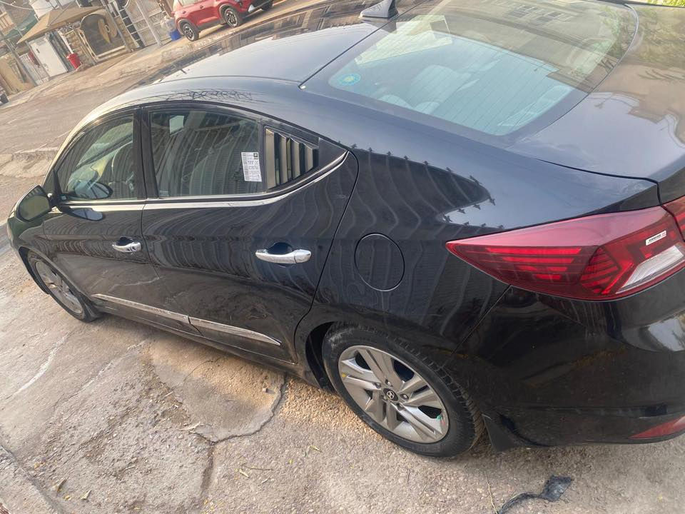 المواصفات
هيونداي موديل 2019 رياضي  اللون الاسود وارد امريكي محركها 1400 توربو والكير المفضل DCT وحادثها الجاملغ الايمن بدون اير باك يعني الاير باك ما طاق بلادي وصورة الحادث في امريكا موجوده حسب ما موضح بالصورة وبأسمي تحويل بنفس اليوم رقمها بغداد 
3 وضعيات قيادة السبورت والطبيعي والقياده الذكية
بصمة
صندوق ذكي
حساسات
كامرة
تدفئة المقاعد 
رادار
قيادة ذكية 
مثبت سرعة 
تثبيت منعطفات لمعرفة اي شي اخر الاتصال على رقم موبايل. ***********
