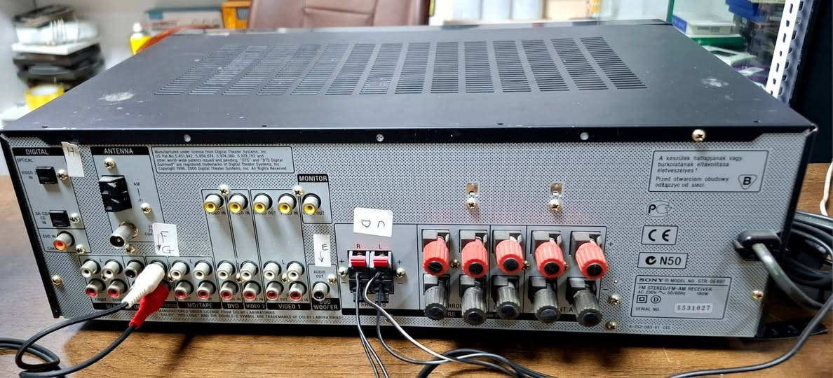 امبليفاير سوني لارج
جهاز أكثر من رائع
يحتوي على راديو مدمج وخزن قنوات
يحتوي على معاجل صوت ايكولايزر داخلي مدمج مع مودات صوت متنوعه  
يحتوي على نضامين ستوريو و مسرحي
جهاز جدا راقي ووبلادي
كهرباء ٢٢٠ 
٩٥ الف فقط وتوصيل مجاني كل المحافظات
محمد الآغا للصوتيات
***********
