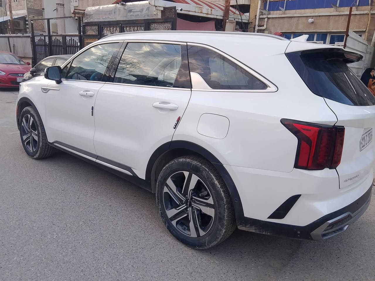 كيا سورنتو هايبرد موديل ٢٠٢٣ وارد امريكا رقم بغداد محرك 1.6 تيربو ماشية 40 الف كيلو جديدة كلش حساسات امامي خلفي رادار مانع انزلاق  7 راكب  كراسي VIP  حادثها باب خلفي كما موضح بالصور للاستفسار اكثر الاتصال على الرقم ‏‪0770 794 2187‬‏ بي واتس اب
