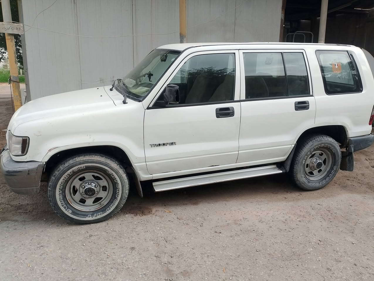 أسوزة تروبر موديل 2000
سليمانية انكليزي بأسمي كير عادي ومحرك بلادي V6 البصرة شط العرب الفيروزية شارع 16/***********/
السعر 60وبيه مجال
