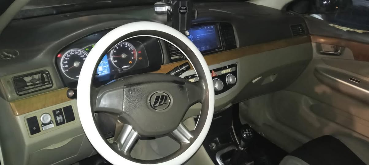 سياره ليفان  موديل ٢٠١٣ للبيع ***********
