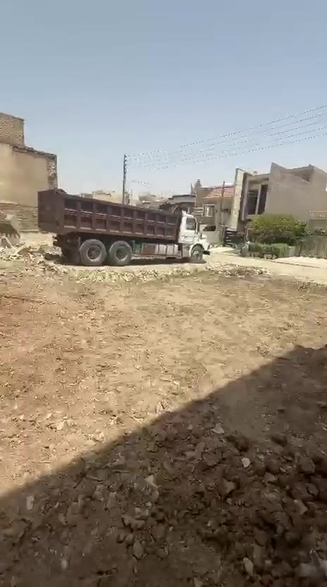 ⸻تقطيع حسب الطلب

🏡ارض للبيع – فرصة مميزة في منطقة البنوك / المدراء

📐 المساحة:450
الواجهة:15
النزال: 30 متر

📍 الموقع: البنوك / المدراء
يبعد عن الشارع العام حوالي 100 متر فقط
الدار قديم وموقعه مميز جدًا ضمن منطقة راقية وسكنية هادئة

✨ مواصفات العقار:
• مساحة واسعة مناسبة للبناء الحديث أو الاستثمار
• موقع قريب من الخدمات والشارع التجاري
• واجهة كبيرة تمنح مرونة في التصميم والبناء

📞 للتواصل: ***********
🏢 مكتب الصادق للعقارات
📍 العنوان: البنوك – شارع المطاعم – مقابل شاورما أبو العبد
