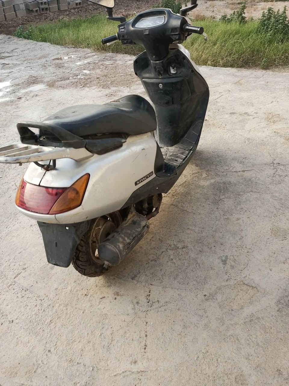 دراجه سبيسي ياباني للبيع
الدراجه كفرات اصلية 
وكابريتر اصلي 
الدراجه مجفتى تجفيت جديد 
كلها شغالة كهربائيات لايت عالي ناصي 
المكان كوت منطقة البيضاء 
السعر 500


**إذا كنت صاحب هذا الإعلان وتريد حذفه لأي سبب، رجاءا أرسل رسالة إلى الدعم الفني**