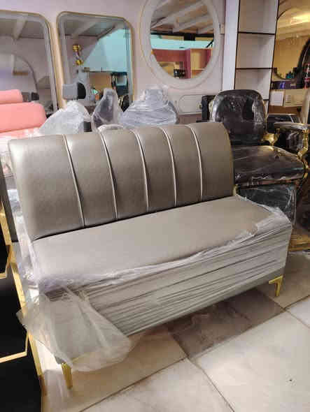 السلام عليكم ورحمة الله وبركاته. يوجد اثاث مستعمل للبيع للتواصل واتساب ***********. 2. حي العامل شارع المستوصف قرب صيدليه الساقي تواجدنا من 10 صباحا الئ 10 مساء اهلا وسهلا أصدقاء الأعزاء.
