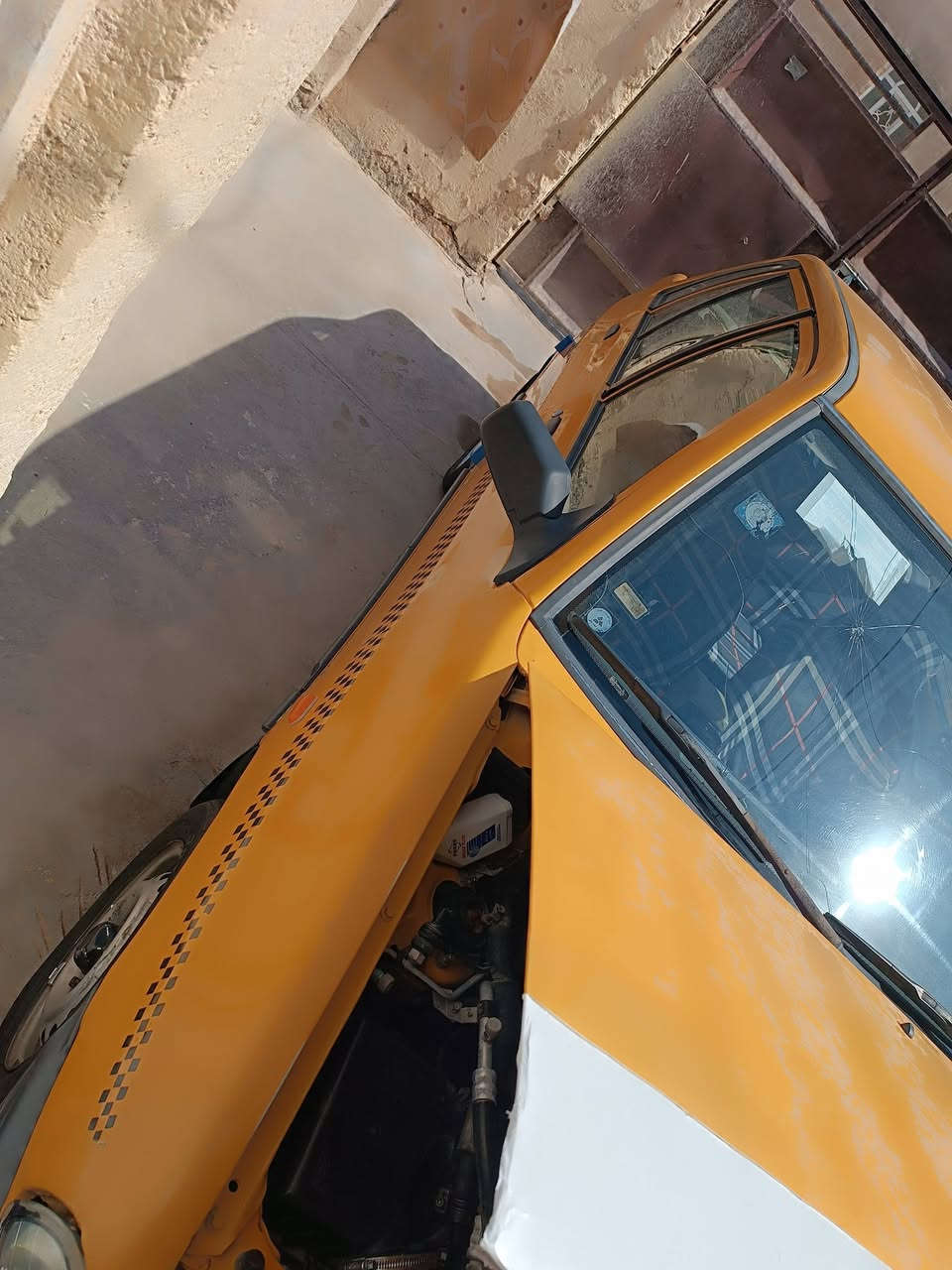 السلام عليكم  من رخصة الادمن سايبا مديل 11 كفاله عامه 
من ضربه وتبديل وشواصي  وكير ومكينه وكهربائيات كفاله عامه 
تبريد ثلج حداديه   وتخم تاير كله جديد 

سعر 35وبيه مجال مداور ثاني يوم  مصفره من كلشي سنويه 28
    امراوس ب مارك كرسته شيزر   المكان النجف العباسيه   ***********
