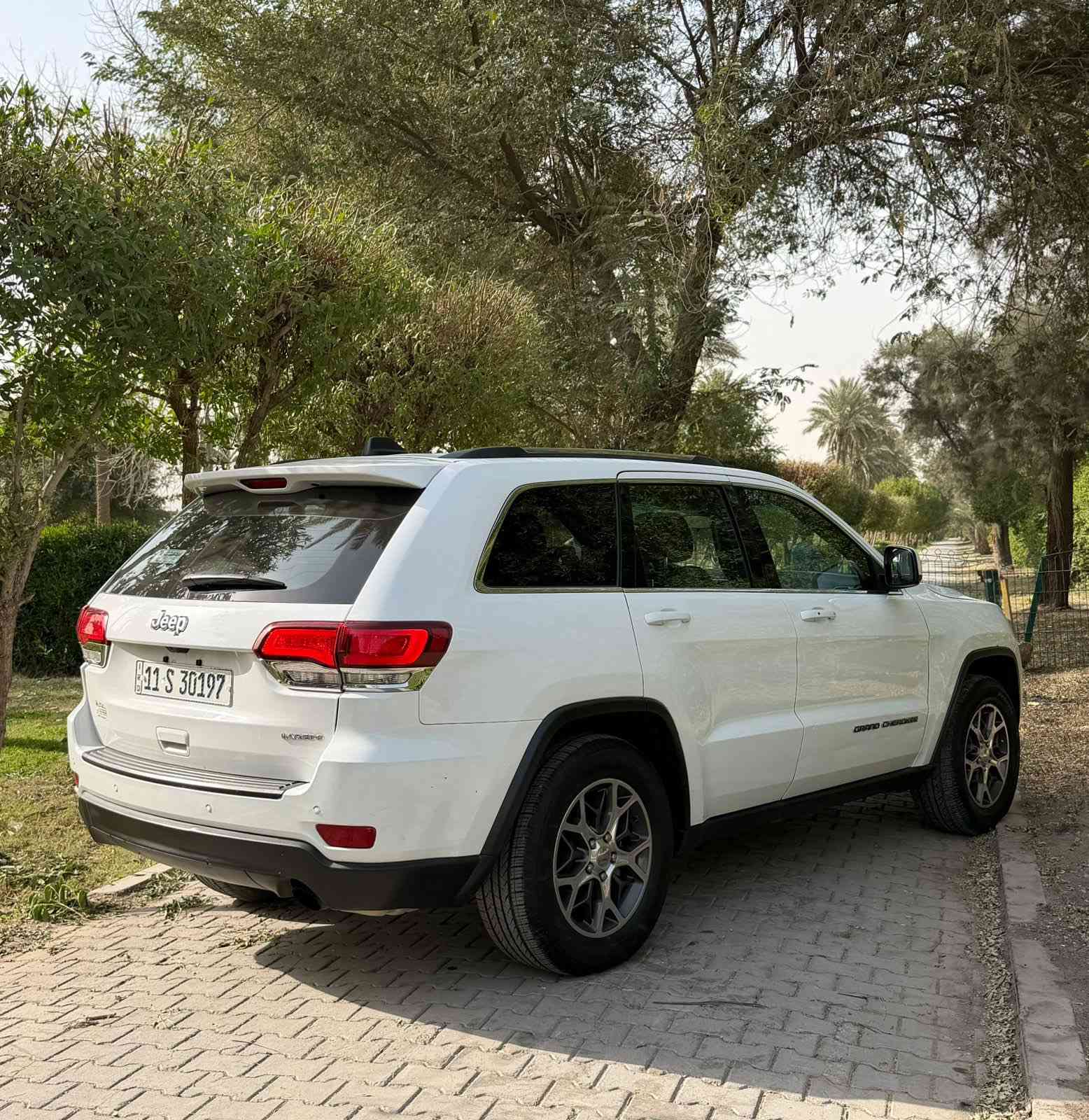 السلام عليكم
جيب (لاريدو )
موديل : 2021
ماشية : 55 الف 
المواصفات
بصمه 
كشنات كهرباء 
كشنات جلد + كنتارة 
شاشة 
كاميرا 
رادارات 
تحكم ستيرن جهتين 
كروز سرعة 
نظام سبورت 
نظام ايكو 
نظام اطفاء 
نظام توقف عند الاقتراب 
حساسات خلفية 
صاجات
ويل كب كروم 
بلوجكتور
قطعتين تبريد 
(رقم بغداد الجديد مشروع وطني بأسمي ) 
الحادث : جاملغ + بنيد + (بابتين صبغ ) 
( صور الحادث مرفقة + السونار ) 
السيارة جاهزه من كلشي بدون اي نقص . 
السعر : 188 وبيها مجال بسيط 
العنوان : بغداد الكاظمية قرب مرور الكاظمية معارض جكوك معرض الرحمن 
للاستفسار 
عبدالرحمن 
 ***********
 ***********
