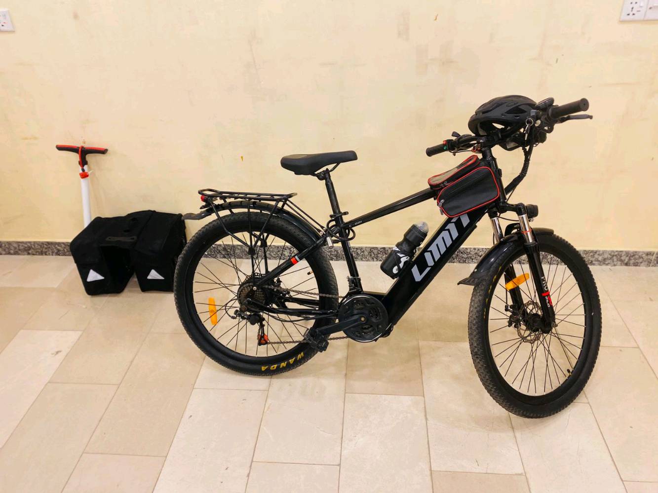 للبيع: دراجة كهربائية KTM 🚲⚡
الحجم: 28 إنش
السرعة القصوى: 20 كم/س
المساعد: بايدر (Bafang)
بطارية قابلة للشحن
فرامل قرصية قوية
تصميم جبلي متين وعصري
ملاحظة: الدراجة بحالة ممتازة وجاهزة للاستخدام مباشرة.
💰 السعر  700.000 ألف قابل للتفاوض للجادين فقط
📞 للتواصل: [***********]

ملاحظة مستخدمة اسبوع فقط
