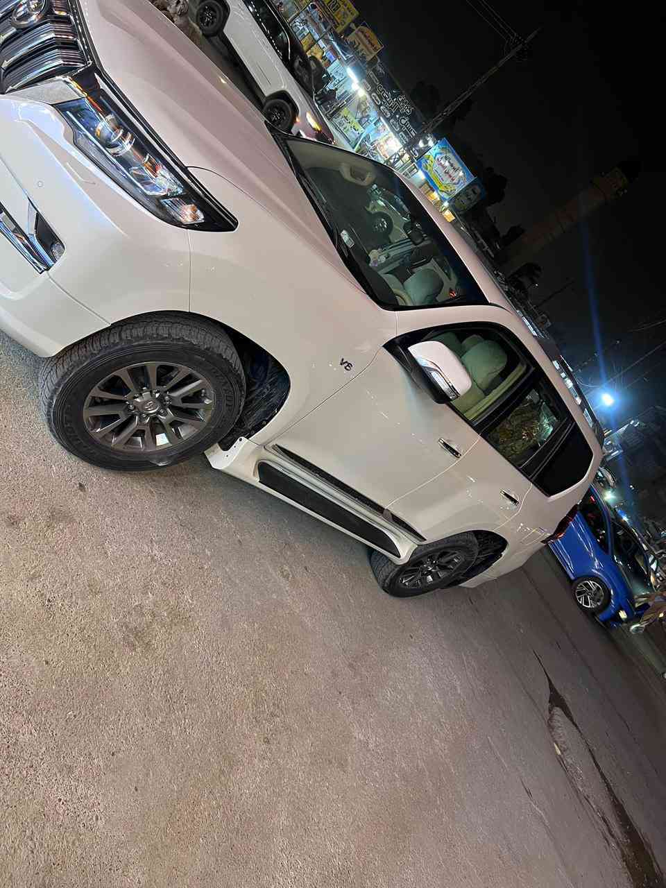 ⭕️ايام اعياد والناس تريد تكشخ
السلام عليكم اخواني المحترمين 

لاندكروز برادو 2019 

Vx 

مواصفاتها معروفة مايحتاجون الاعزاء اشرحها الهم 

ماشية 85 km 

تايرات جديدة مبدلهن 

ادامة كاملة حقيقة من البجم للبجم 

( السيارة اثر توقف مفاجئ ل احد الابطال سائقين التريلات طخ البنيد والدعامية سطحياً وموجودة الصور لليحب يطلع عليهن ) 

السعر  38 وبيها مجال 

مع التقدير والاحترام للجميع
***********
