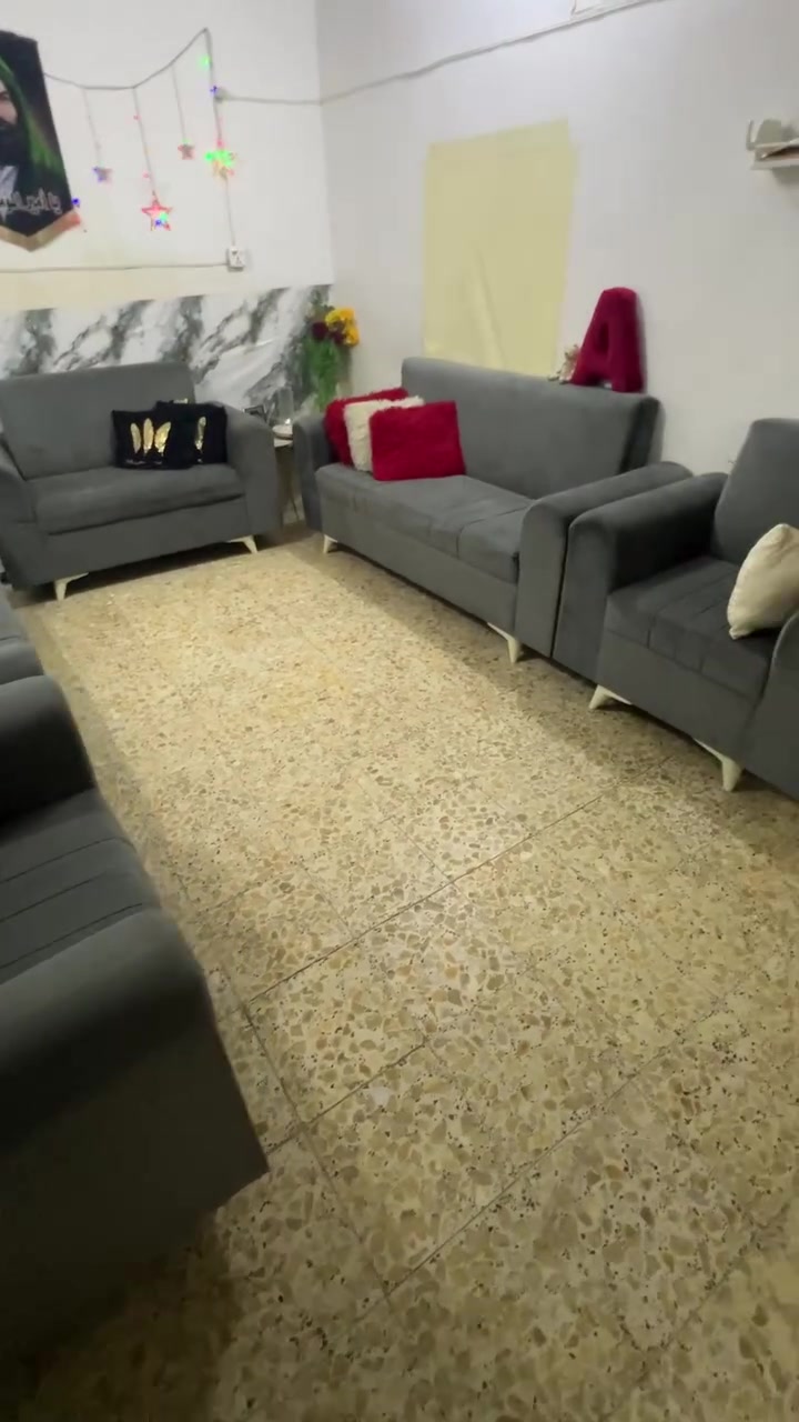 بيت تجاوز البيع البيت مرقم من المانه علا التطويب  يعني ما عليه اي شي من حيث المكان مكان الزعفرانية شارع المعهد قرب المنصه البت كبير تكدر تقسمه 2 أو إذا عندك عائلة كبيره يحتوي علا 3 غرف نوم 
استقبال كبير 
حمام شرقي 
حمام غربي 
غرفه مخزن 
مطبخ كبير 
كهرباء رائسي +سحب 
مجاري رائسي +ماء قوي 
حديقه 2 كبار داخلي+وحده خارجية 
سوك ألهوه قريب عليك مستشفى قريب مدرسه بصفك كلشي قريب عليك الف خير علا يخذه +سخان وياه +بورد كهرباء كامل كابينه 3 فيز + سحب +تانكي  ماء + مأطور +مغسله خارجيه 
يعني ما تتعب ولا تذب اي فلوس زيده وبلخير على يخذه 
سعر32 وبي مجال وتدلل استفسار ***********

