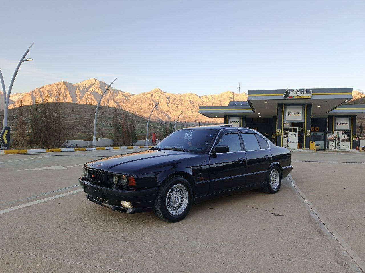 بەناوی خوای گەورەو میهرەبان

BMW 525 iA  dejetall
بیئیم 525ی دیجیتاڵ
مۆدێل 1995  
فول فول مواسەفات
ئاڕمی پلاستیکی هەولێر بەشەرتی ئاڕم و ئەوەلیات 
تەبریدی ساردو🥶گەرم😰ئیشئەکات لەسەر سویچ

گێڕ ئۆتۆماتیک  دوگمەیSبەفر مەزبوتە
ئۆڤەری ژێر ڤاچی مەزبوتە
دەمعی پێیشەوە M
قفڵ مەرکەزی
سڵایدە 
ناوفۆڕمیکا
دوو جام کارەبا
دەبڵ ئەرباک
دەبڵ چەکمەجە
ناوڕەساسیە
گێچ ئەڵقە
پەردەی بیلادی
ئاوێینە کارەبای
ئاوێنە گوێ بەرخە

دووکوشنی پێیشەوە هیـتەر و مەساج ئیش ئەکات
شەش کەلە
تەلەفۆنی بیلادیە
ABS
عەتەری پێیشەوە سپۆرت
لایت ڕەشی هیلای زەڕبی بیلادی
هۆکی بیلادی
سپێری بیلادی لەگەڵ ماوە
4تایەو ویلی تازەولۆکی بۆ بەستراوە ئی حەسیر
بێ دەعم و بێ لێدران پێیشو دواوەی کەپسە 
پێیش و پاشیم تازە داگیراوە
چاڵو قوپاوی شوختی نییە 
بەشەرتی گێڕو مەکینە و ئەکسل .
مەکینەی بوخارو دوکەڵو سەرفی نییە 
بەشەرتی 10فیتەر
لەسەیارەکەم زۆز زۆر بێ منەتم 

بۆزانیاری زیاتر پەیوەندی بکە..
***********
***********
تکایە   سەرمان مەهێیشێینن ئەگەر مشتەری نیت لەگەڵ ڕێزمدا گۆڕینەوەش ناکەم دخان, السليمانية
