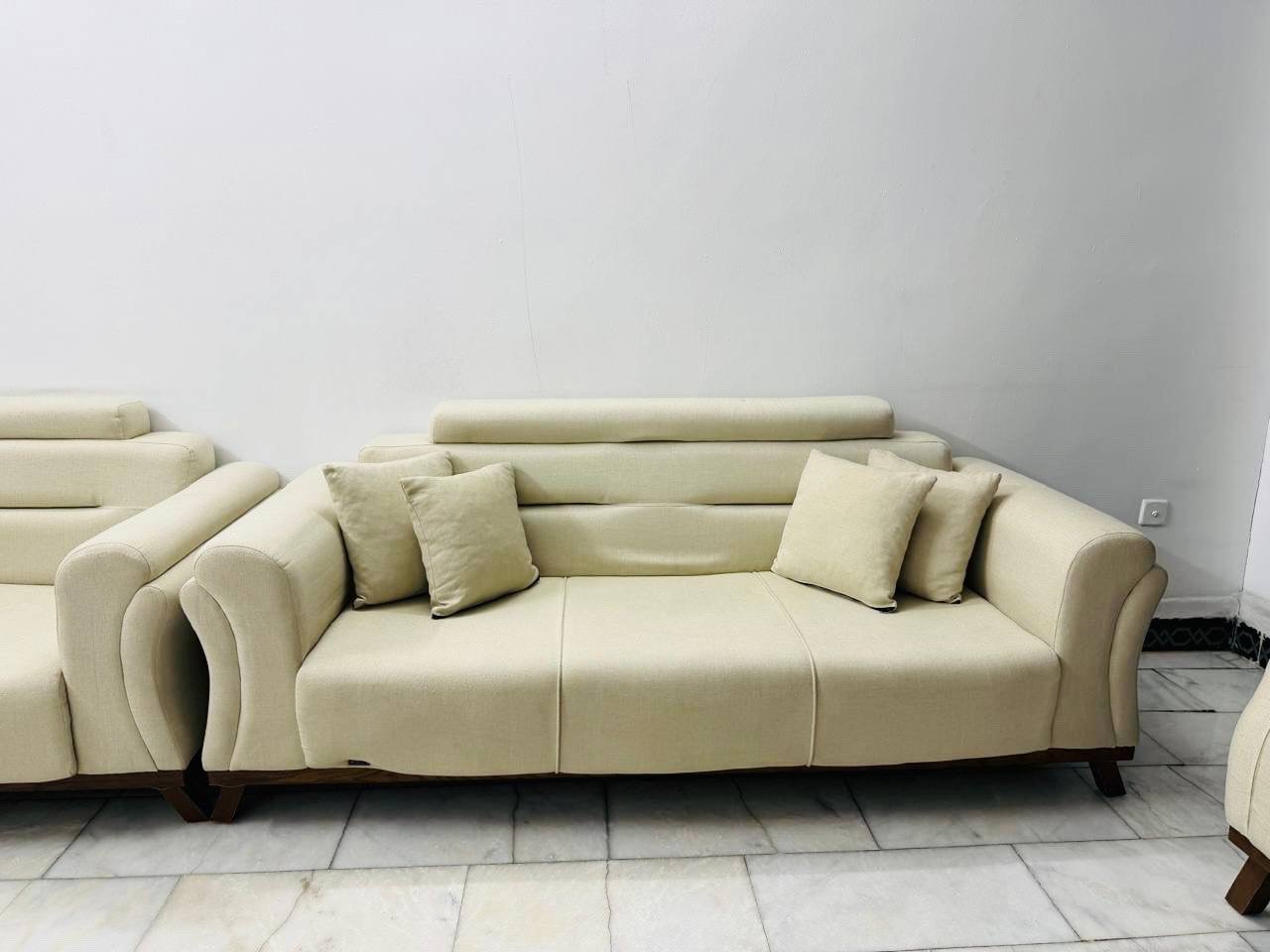 تخم تركي 4 قطع 2 كراسي و2 قنفات(8مقاعد) الخشب زان والقماش كتان 
العنوان:قرب مدخل العاب الكرخ الثانية(العاب السيدية)
نظيف كلش الضرر مالته فقط خسف بالنص مال قنفات بالاسفنج صاير من اثر الكعدة يعني الخسف مو بالخشب