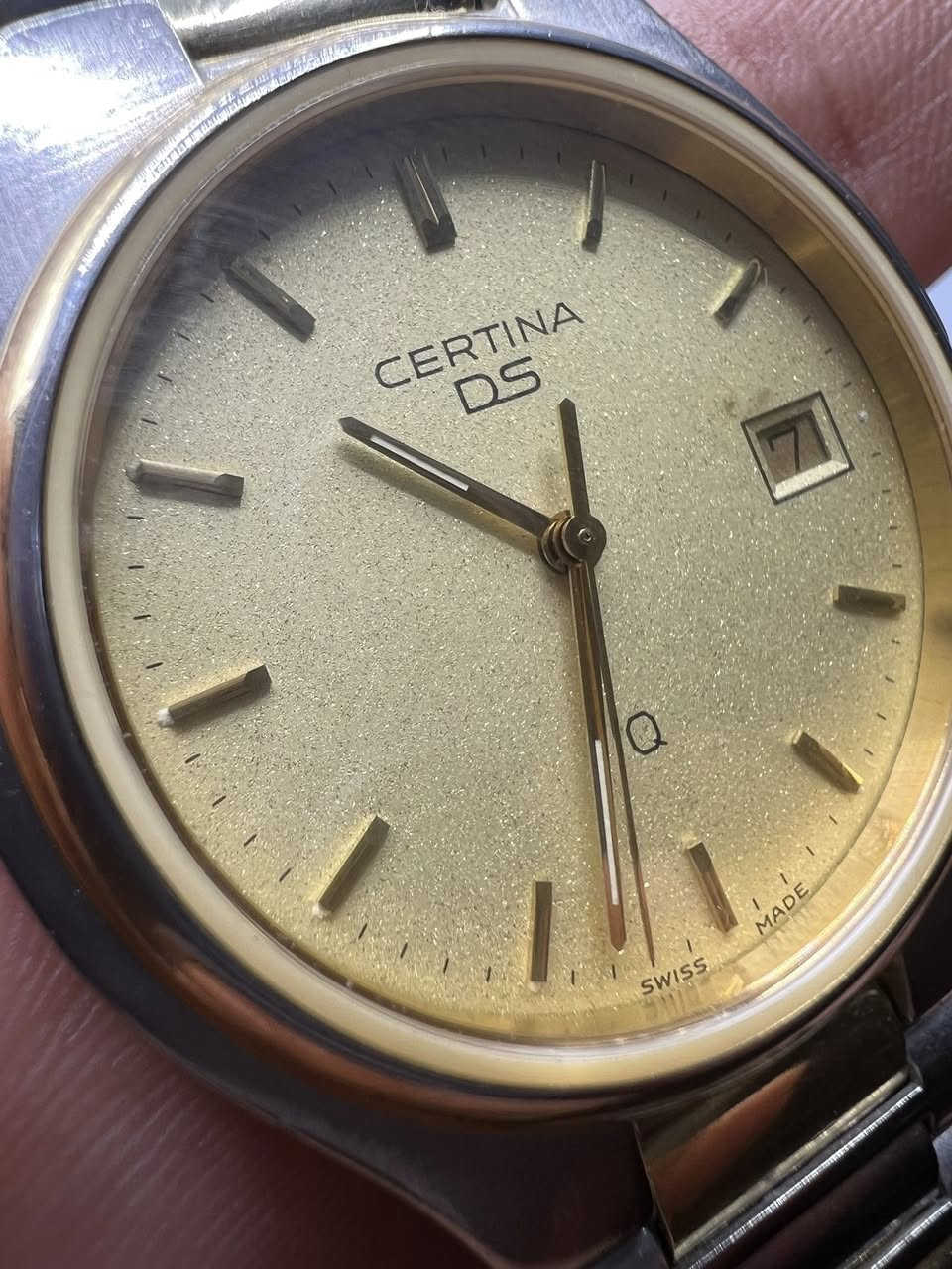 نوادر و تحفة من سيرتينا سويسري اصلي كوارتز بطارية قطر 34 ملم منفذ شهري مينا مميزة طش الرمل بلادية بالكامل نظافة ممتازة جداً

للاستفسار والحجز التواصل خاص
او واتساب ***********
