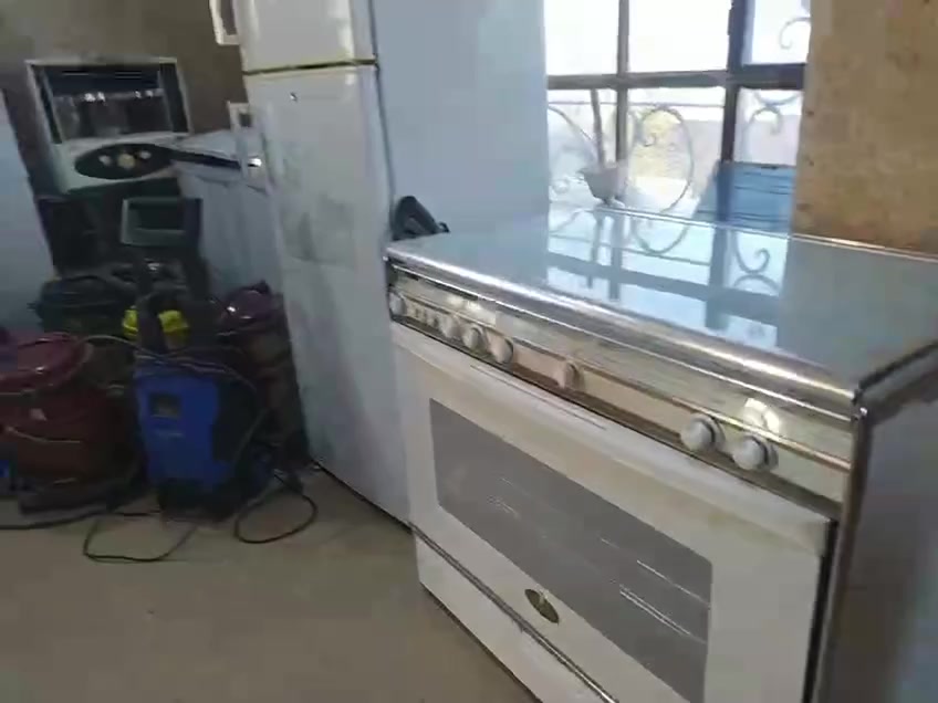 السلام عليكم يوجد لدينا اغراض اثاث مستخدمه للبيع وكل اسعار مناسبه برادات موتورات المكان حديثه حقلانيه خفاجيه الاستفسار على رقم ***********
***********
