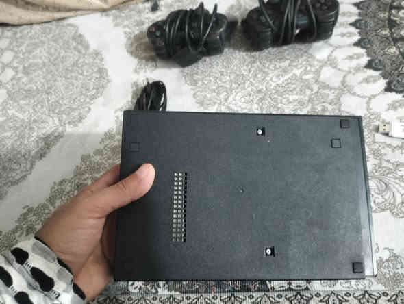 بلي 2 كامل ملحقاتة جوستك عدد2
فلاش حجم 32كيكا يحتوي ع 50لعبة اغلبهن قويات
نضيف الجهاز حته كارتونتة موجودة 
السعر 50وبي مجال مكاني الصدر الأول شارع طيبة للاستفسار *********** توصيل مجاني للمركز
