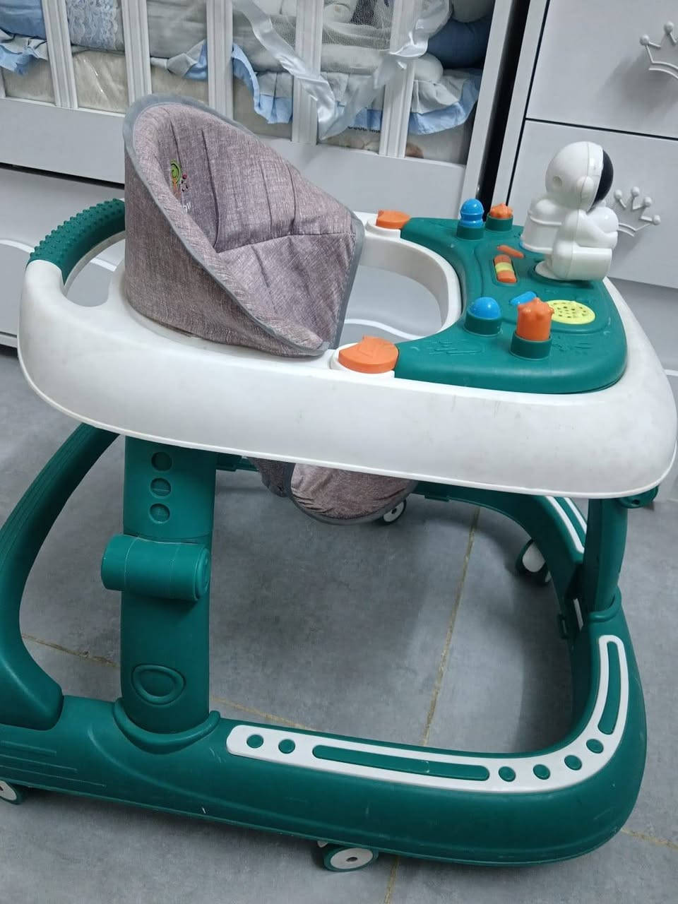 كاروك نضيف للبيع مع حجله مشايه الشراي بس يتفضل ***********
