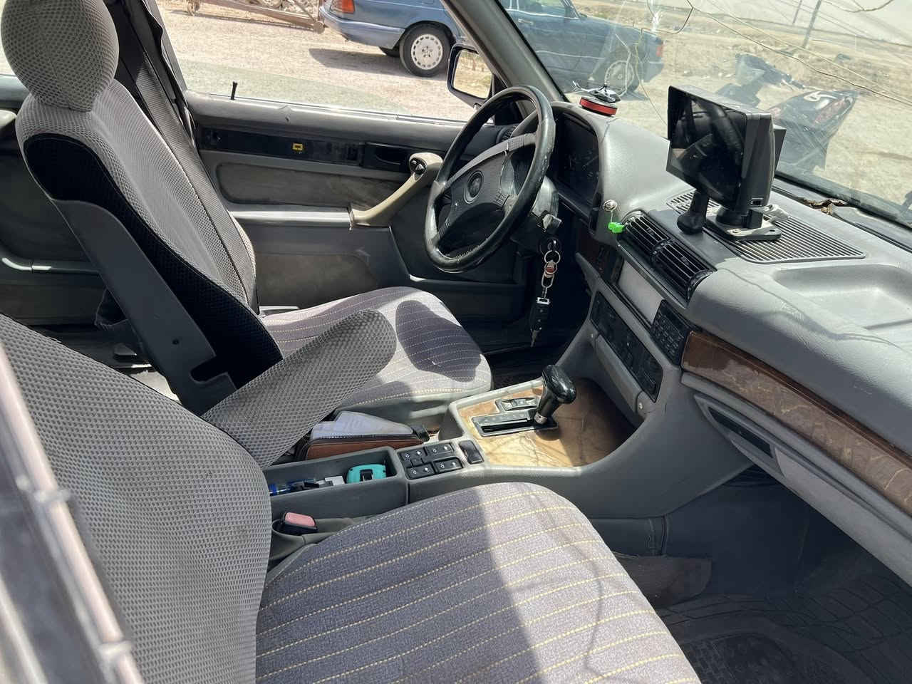 سياره BMW مفتوح 

سياره رقم صدامي سياره حلوه للبيع السعر 30وبيها مجال….

للاستفسار اتصال على الرقم ***********

