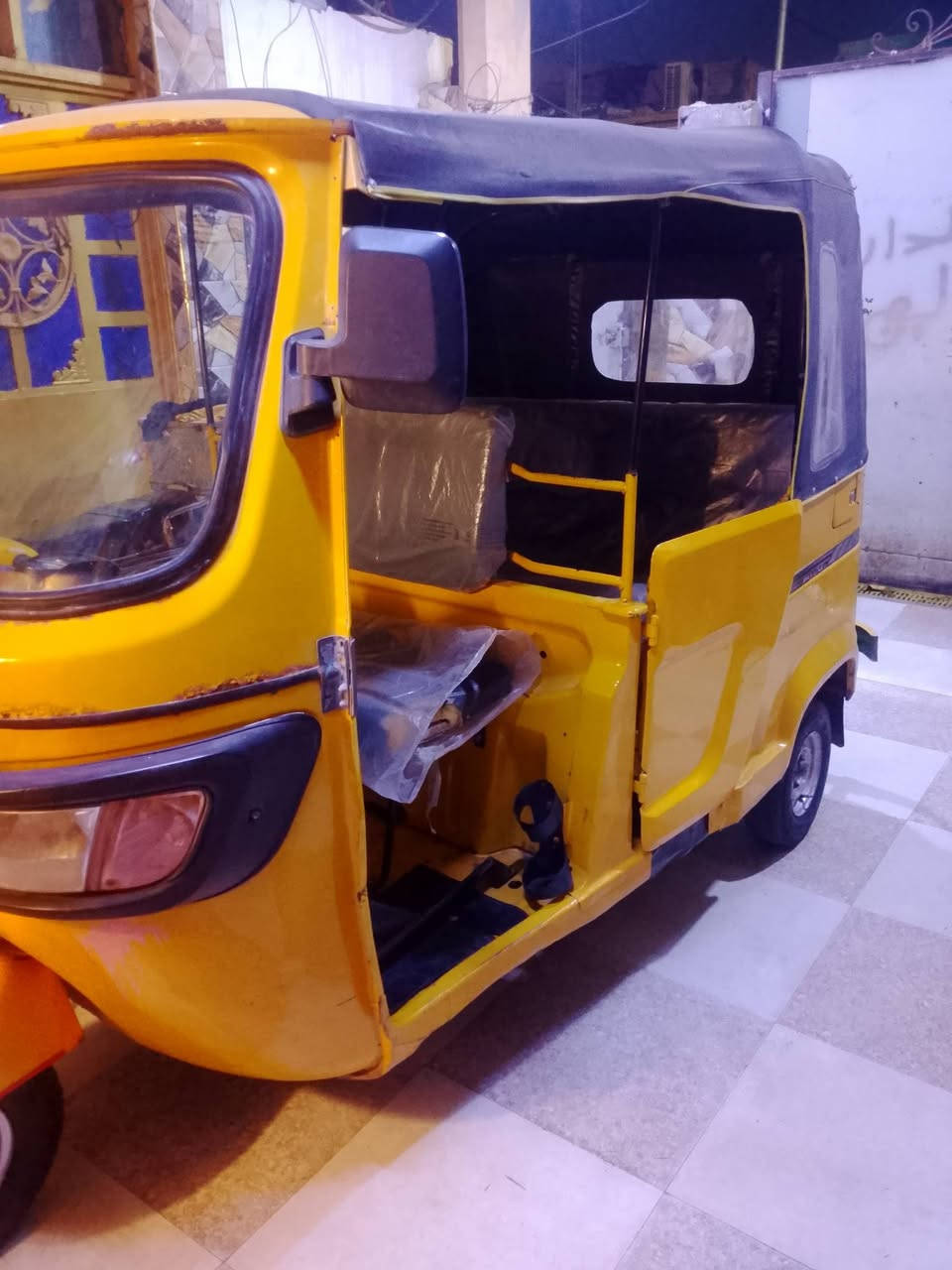 السلام عليكم تكتك تفيس موديل 20 رقم وسنويه السعر 5 ونص بيها مجال اتكتك نضيفه كلش  العنوان بصره دور الشرطه رقم الهاتف ***********
