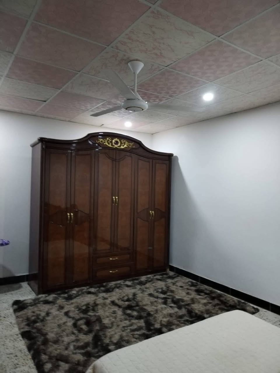 #مشتمل_للبيع 

  🌍 الموقع  / حي الجبيريه الثانيه 
  📍من جهه حولي البهراط 

  📐 المساحه  / ( 125m  ) طابق واحد 
  🧱 بناء حديث سيراميك وترتيب _ عالي عن الشارع.                     

🏠#شارع_15متر  _ _ قريب على الشارع التجاري 

💠 يتكون من غرفة نوم 1 وحده 
                      وصاله واسعه ومطبخ 
                           وحمام داخلي وخارجي وكراج كبير 

  💰 السعر  / ( 65 مليون  ) 
        ■■■■■■■■■■■■■■■■■■■■■■■■
           للإستفسار أكثر يمكنم التواصل عبر رقم الهاتف 
                ☎️ ( ***********  )☎️ أبو سيف 

          🙋‍♂️ #أعرض عقارك يمنه وأنته مرتاح بالبيت 🏡
                      وحنه نهتم بالبيع والترويج 

📍 #العنوان_الضباط_الثانيه  📌 مقابل #شارع_ألفين  .
