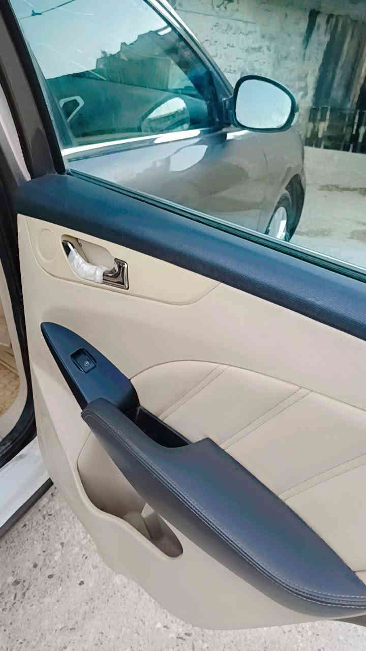 بەناوی خودای بەخشندەی میهرەبان

 شیری 2016   ڕەنگ باینجانی  
چوارتایەی خاوێن و تەبرید گەرمی و ساردی لە سەر سویچ 
گێڕ و مەکینەی بەشەرتی فیتەر 
  و نەکراوەتەوە   سێ پارچەی سبوغە 
سعری 59 گەڵاو معامەلە 
شوێن /چۆمان 
کۆڕەک واتس ئەپی لەسەرە
***********
